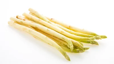 Коли набридла звичайна класика: готуємо білу спаржу з соусом голландез у німецькому стилі