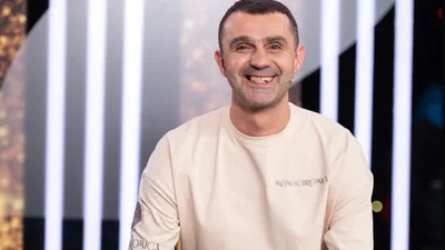 Ліміт на інтернет, ігри в покер та жарти: Тарас Стадницький розповів, як виховує доньок