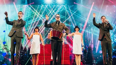 Фаворити букмекерів Євробачення-2025 попарились голими в лісі, а після влаштували фаєр-шоу