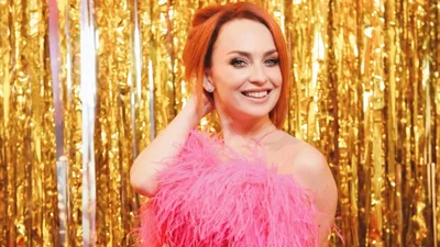 Виктория Булитко показала, как ее свекровь "отжигала в клубе в 80-е": девушки зажигают