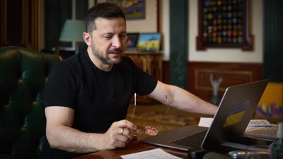 Зеленский в рубашке с калиной, Елена в нежном орнаменте: как супруги поздравили с Днем вышиванки