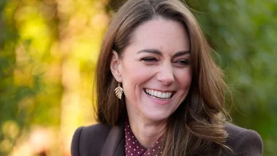 Кейт Міддлтон показала ту саму універсальну сукню, яка виручатиме тебе все літо