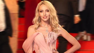 Оля Полякова неочікувано з'явилася на червоній доріжці Канн-2025