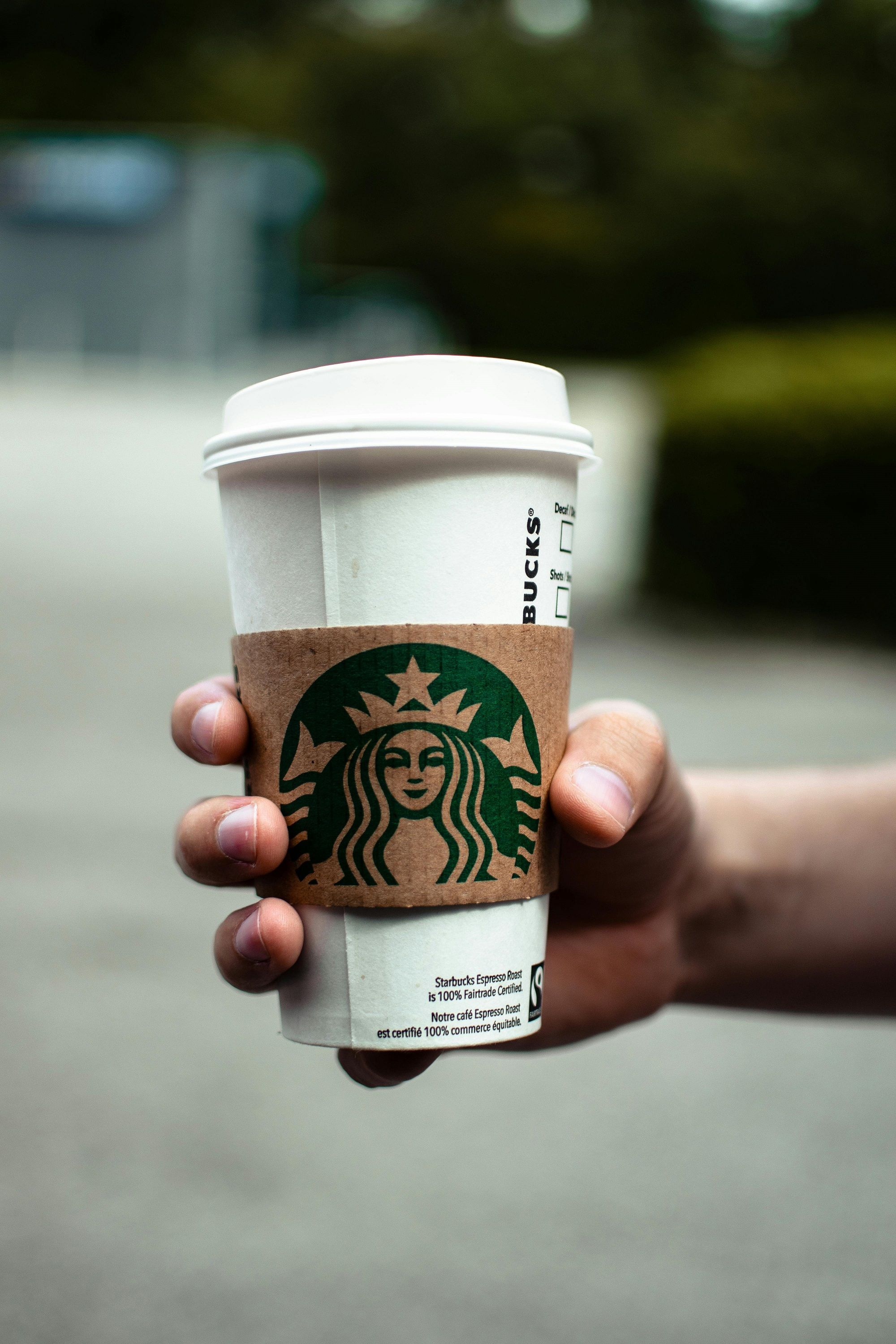 Работники Starbucks в США бастуют: не нравится новый дрескод - фото 719344