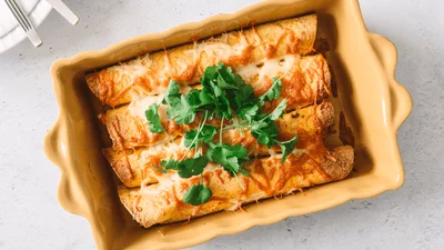 Лаваш с яйцом, сыром и зеленью – быстрая и вкусная идея для завтрака