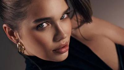 Хот мама Саша Бо сбивает с ног своими раскованными фото, где позирует полуголышом