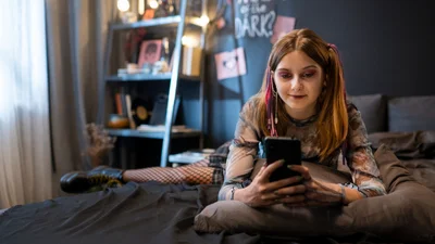 TikTok запускає обов'язкову функцію медитації для підлітків, які засиділися у додатку після 22:00