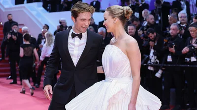 Дженнифер Лоуренс наплевала на новые правила в Каннах и получила забавное наказание