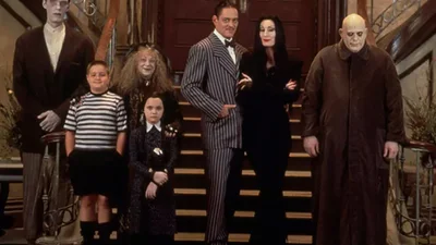 "Семья Адамсов" из 90-х: актеры тогда и сейчас - сравни фото