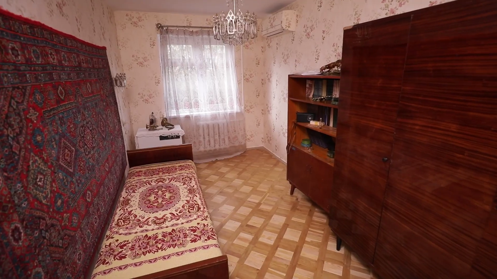 Батьківська квартира за 70 тисяч доларів: Гарік Корогодський показав свій дім, у якому провів дитинство - 721219 Батьківська квартира за 70 тисяч доларів: Гарік Корогодський показав свій дім, у якому провів дитинство - фото 721219