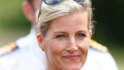 І герцогиня Софі, і Кейт Міддлтон обожнюють ці костюми: альтернатива сукням на літо 2025