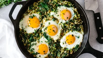 Шакшука со шпинатом и фетой – еще вкуснее классической