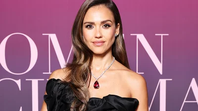 Джессика Альба не одна: звезду сфотографировали с новым бойфрендом после развода