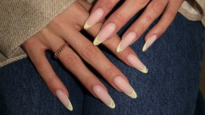 Прощаемся с весной: 10 изящных, но игривых идей для маникюра