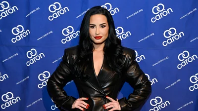 Деми Ловато вышла замуж за певца Jutes: смотри, какой элегантной и стильной была свадебная церемония