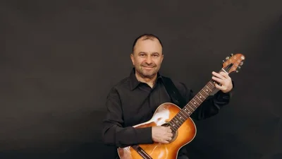 Віктор Павлік поділився рідкісним кадром з рідною сестрою: "Ти заслуговуєш на все найкраще"