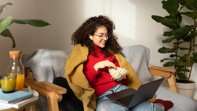 Согревают, когда холодно: это 5 фильмов для уютного весеннего вечера