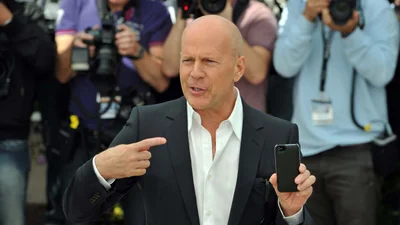 Брюс Уиллис вышел в свет после долгого перерыва - как сейчас выглядит легенда боевиков