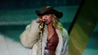 Бейонсе виступила в шубі від львівського бренду