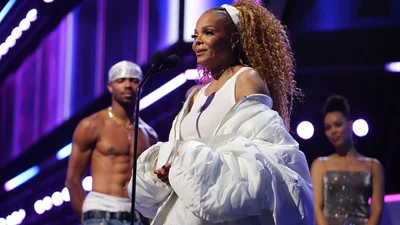 AMA 2025: кто из мировых исполнителей завоевал музыкальную статуэтку