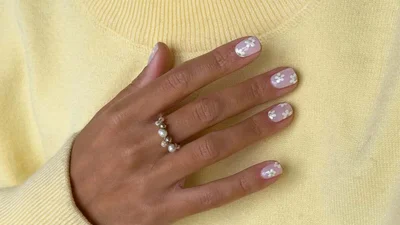 Квітковий манікюр - головний nail-тренд літа 2025, який неможливо ігнорувати