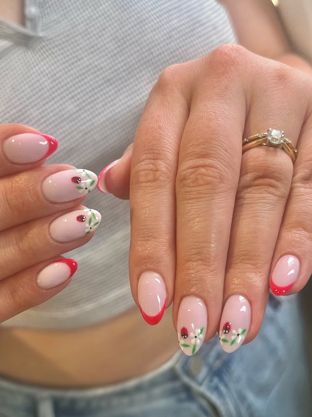Цветочный маникюр - главный nail-тренд лета 2025, который невозможно игнорировать - фото 723172