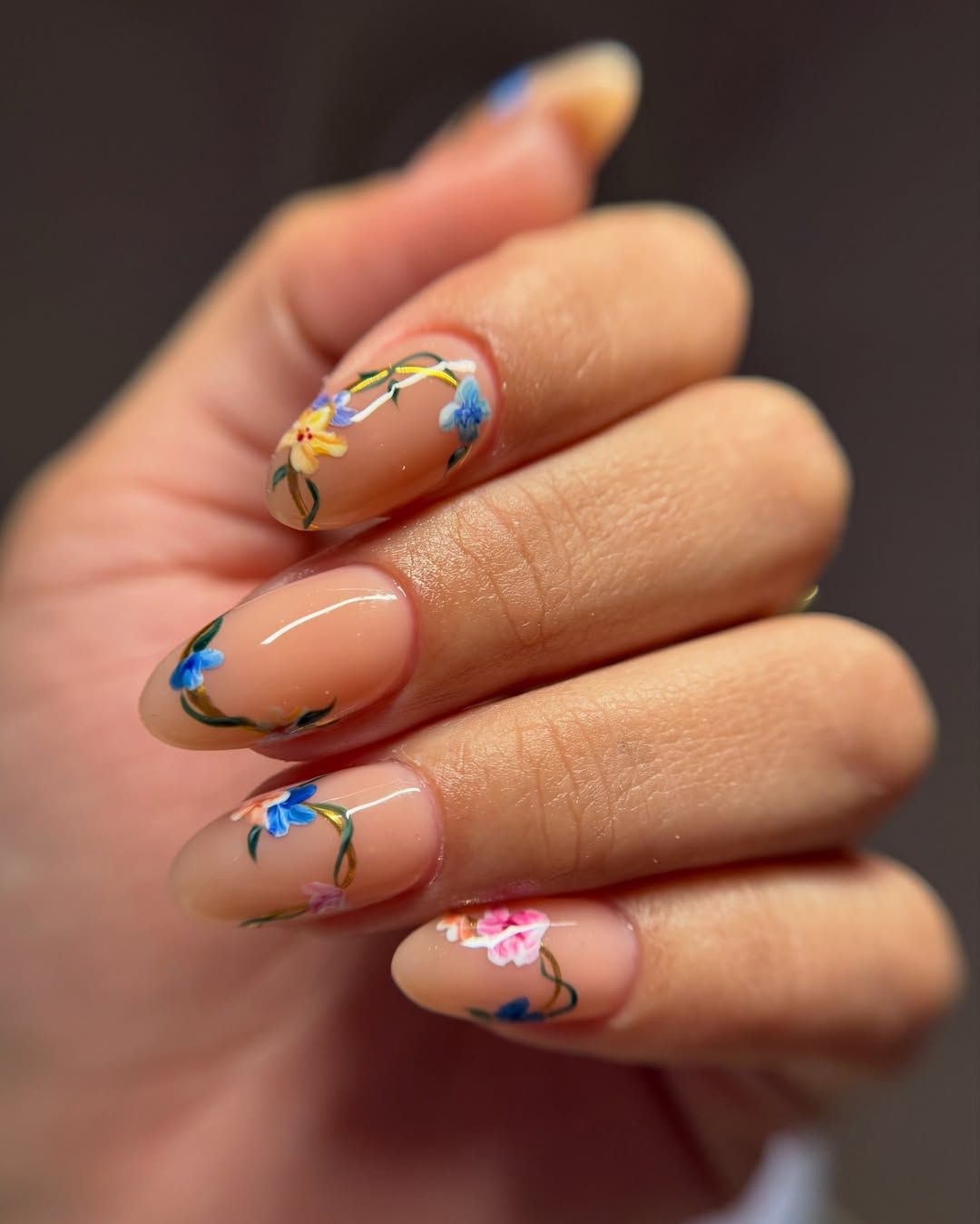 Цветочный маникюр - главный nail-тренд лета 2025, который невозможно игнорировать - фото 723173