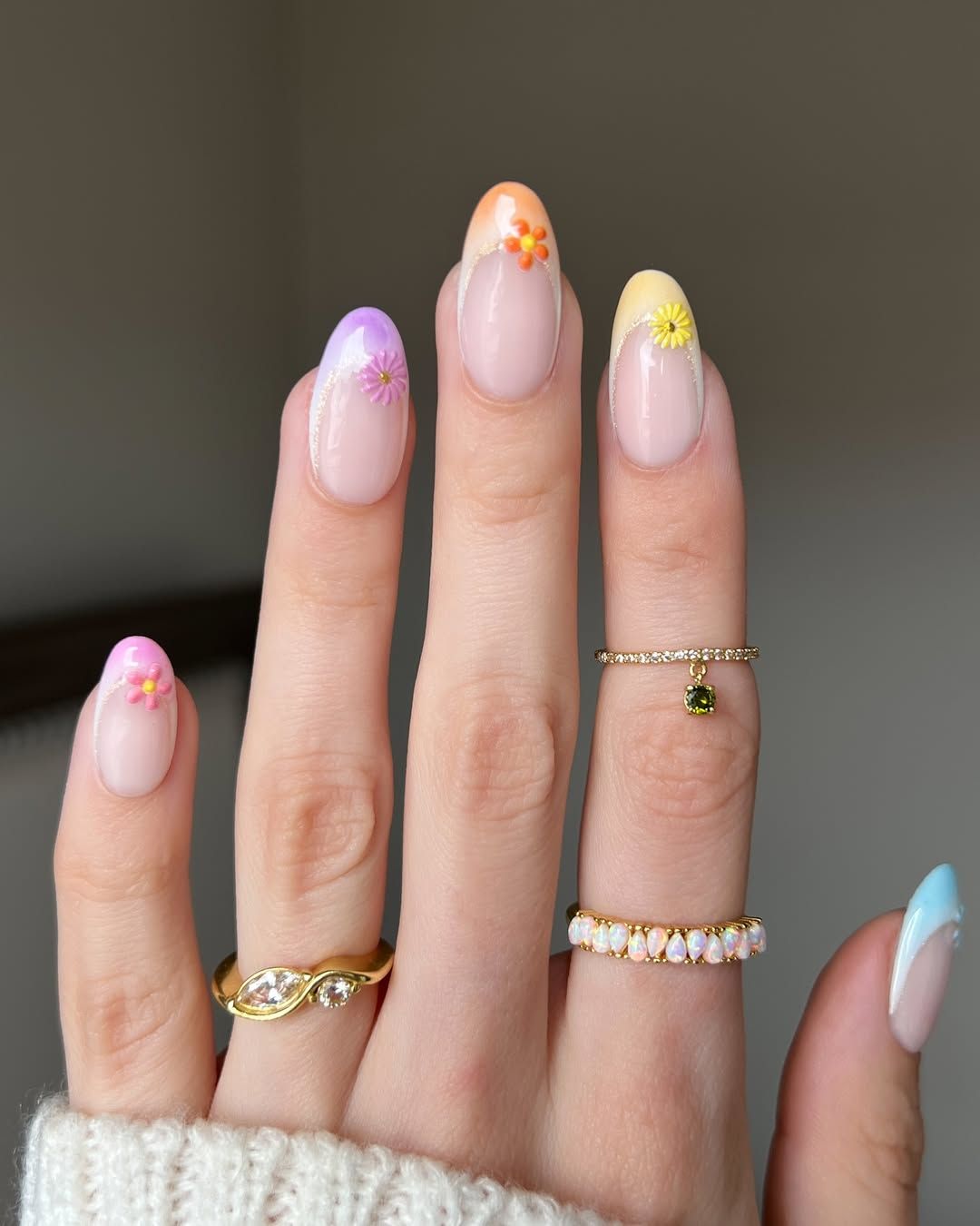 Цветочный маникюр - главный nail-тренд лета 2025, который невозможно игнорировать - фото 723175