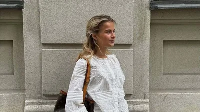 Ця блуза - літній мастхев, і краще ти про неї дізнаєшся зараз