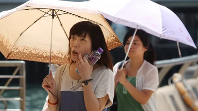 У Китаї жінка отримала перелом, перевернувшись уві сні: до чого тут мода