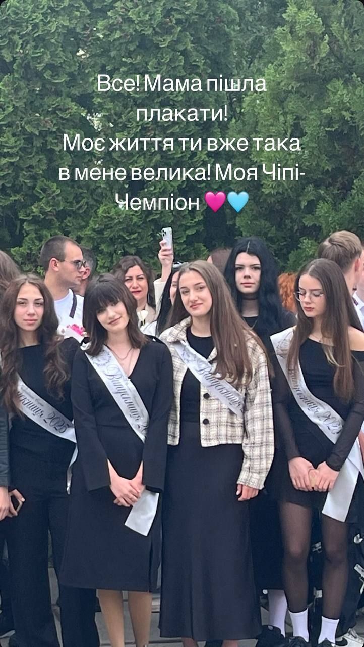Анастасия Приходько не сдержала слез на празднике последнего звонка - певица показала дочь и сына - фото 724159