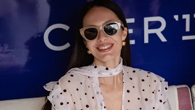 Карамельные оттенки и гороховый принт: 3 самых удачных звездных образа мая 2025 года