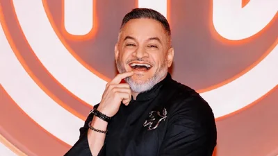 "Клопік не зрозумів, що трапилось": Ектор Хіменес-Браво показав своїх песиків на прогулянці та їхню зустріч з лебедями