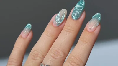 5 варіантів сяючого манікюру, які зроблять твої руки головним аксесуаром літа