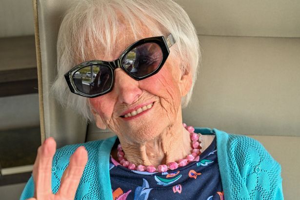 103-летняя бабушка стала звездой TikTok и утерла нос известным бьюти-инфлюенсерам - 725060 103-летняя бабушка стала звездой TikTok и утерла нос известным бьюти-инфлюенсерам - фото 725060