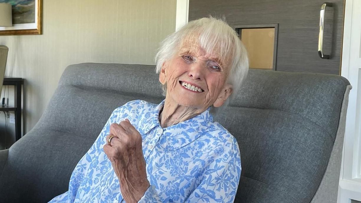 103-летняя бабушка стала звездой TikTok и утерла нос известным бьюти-инфлюенсерам - 725061 103-летняя бабушка стала звездой TikTok и утерла нос известным бьюти-инфлюенсерам - фото 725061