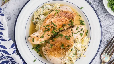 Апетитна вечеря з філе: готуємо курячі "кишеньки" з сиром