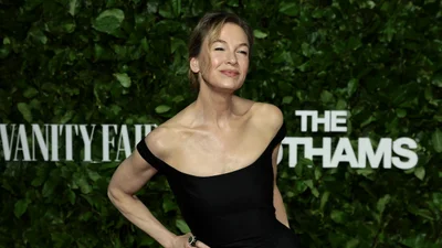 Рене Зеллвегер поразила сияющим лицом без морщин - фотодоказательства, которые заставят пересмотреть свой уход за кожей