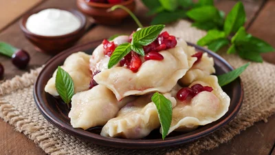 Пышные вареники с черешней на пару, которые перенесут тебя на седьмое небо