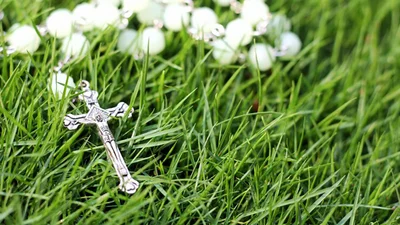 Светлые и искренние поздравления с Троицей 2025 - особые открытки и короткая проза, которые придадут праздничного настроения