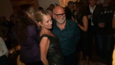 51-річна Кейт Мосс набралась сміливості й прийшла на вечірку без макіяжу - і це треба бачити