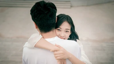 Платні обійми з чоловіками-мамцями - а ось і новенький тренд, який тебе здивує