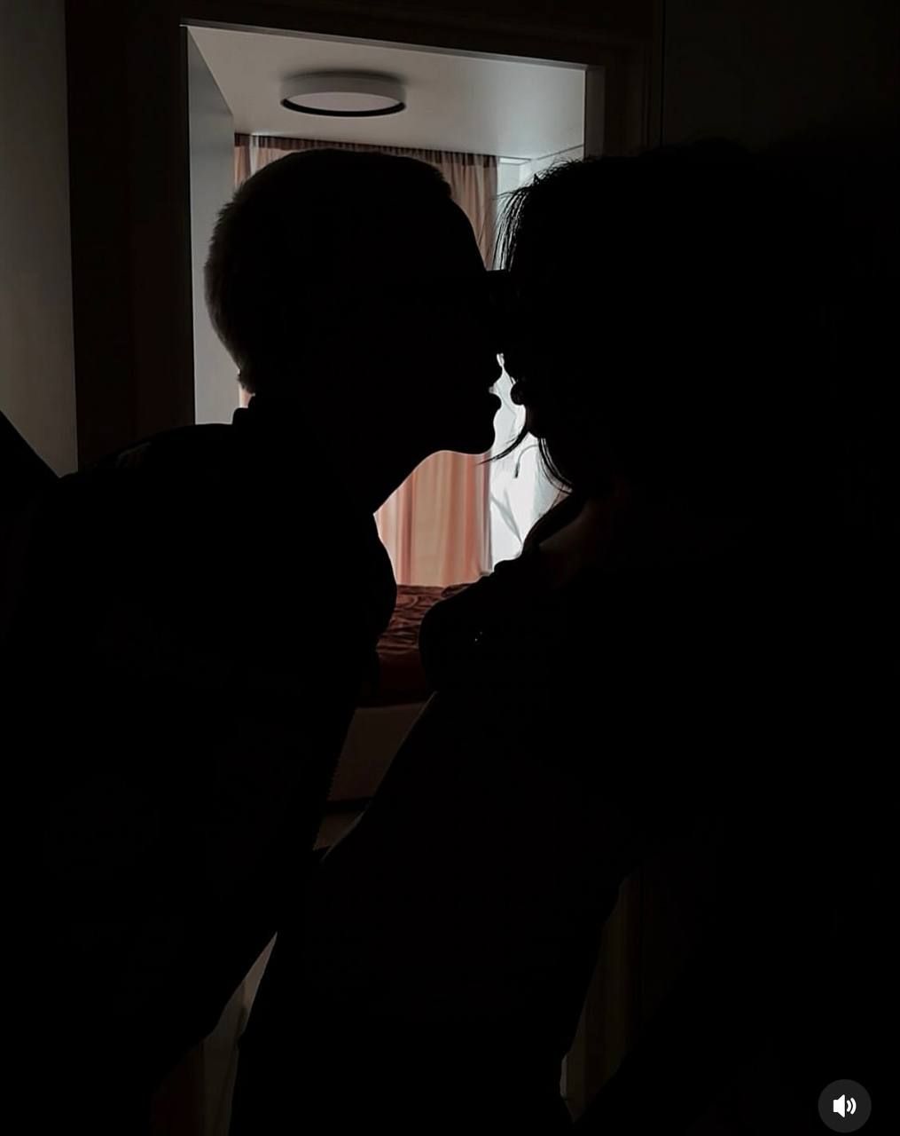 Зірка 'Топ-модель по-українськи' вперше публічно показала інтимні поцілунки з коханою - фото 728032