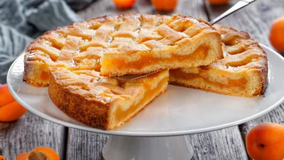 Бабусин абрикосовий пиріг, який з'їдять до останньої крихти