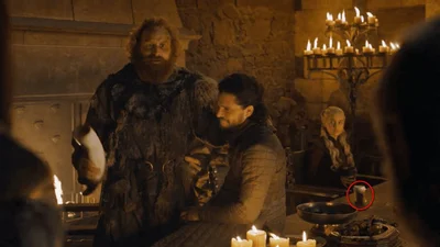 Пираты, мечи и... турист в ковбойской шляпе: топ киноляпов, ставших легендарными