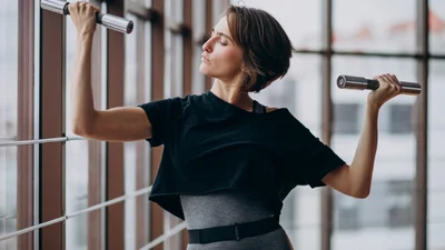 Фітнес без надриву: тренерка Дженніфер Еністон дала поради щодо інтенсивності та графіку тренувань