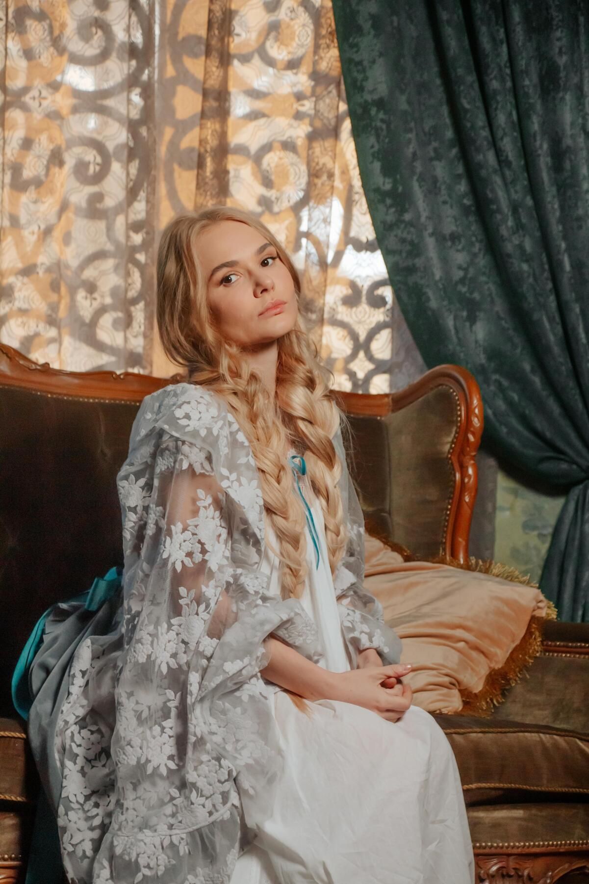 Актриса Елена Лавренюк шокировала новым образом - ты не узнаешь знаменитость, увидев эти фото - фото 728766