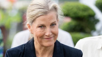 Герцогиня Софи показала идеальный лук для дождливого июня: неожиданно удачное сочетание