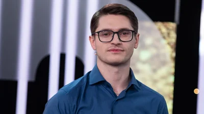 Украинский актер раскрыл секрет озвучки интимных сцен: "облизываем руку"