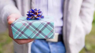 5 недорогих подарунків на День тата 2025